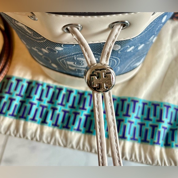 Tory Burch Denim T Monogram bucket bag - Picture 6 of 7